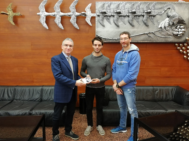 Foto con studenti appena certificati
